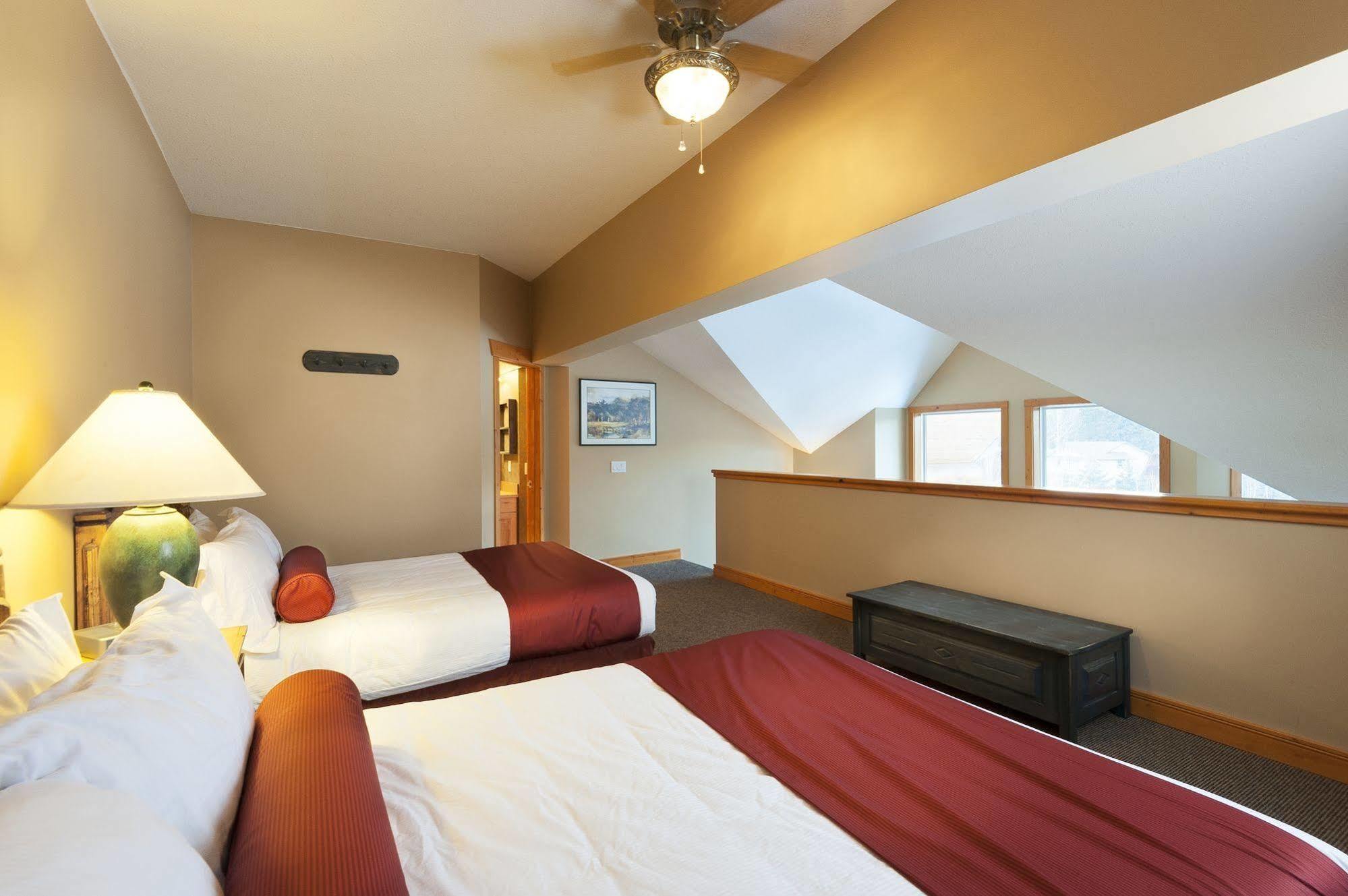 Lizard Creek Lodge Fernie Luaran gambar
